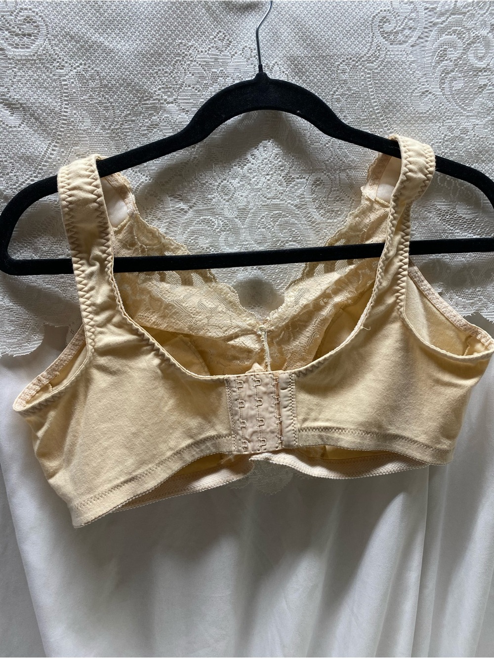 * Glamorise 44DD Lace-Trim Comfort Bralette Cream comfort fit - Picture 2 of 5